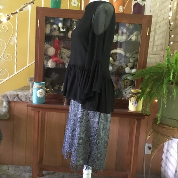 100%SILK BLACK BLOUSE WITH BELL SLEEVES - Picture 2 of 9